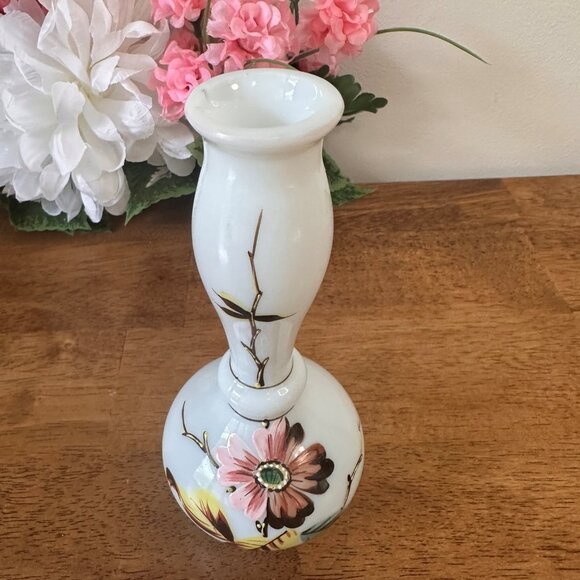 Vintage Hand Painted Victorian Milk Glass Vase‎ Raised Floral Gold Detailing - Picture 4 of 7